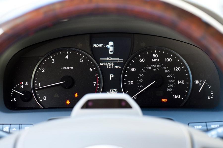  Lexus LS460 2013 года  (фото 30 из 111)